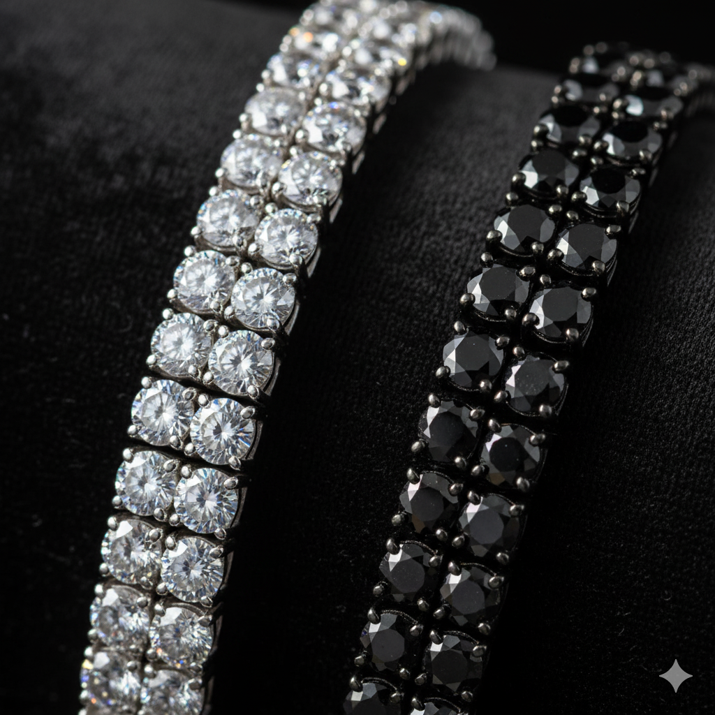 Due eleganti bracciali tennis, uno con diamanti bianchi e l'altro con diamanti neri, su sfondo scuro. Perfetti per chi cerca gioielli in oro e diamanti di Atelier Diamanti e Gioielli, sia classici che moderni.