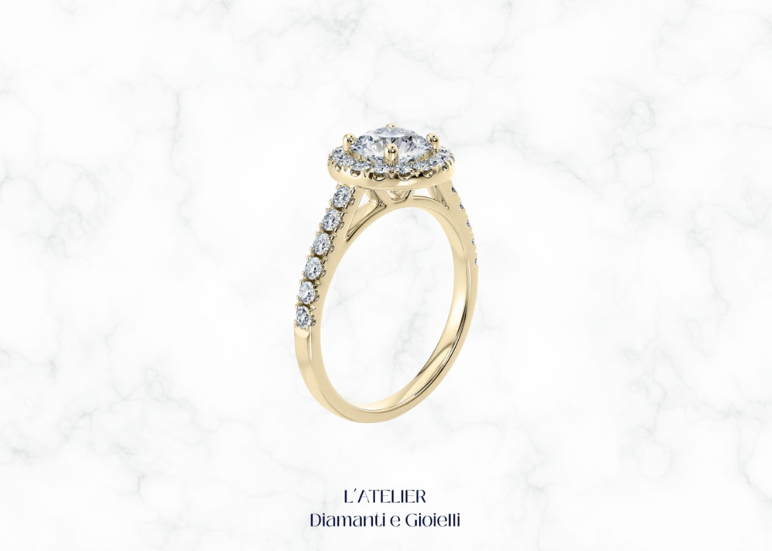 Anello Solitario Halo rotondo in Oro 18kt con Diamante Centrale e Pavé sul Gambo, gioiello di fidanzamento certificato Atelier Diamanti.