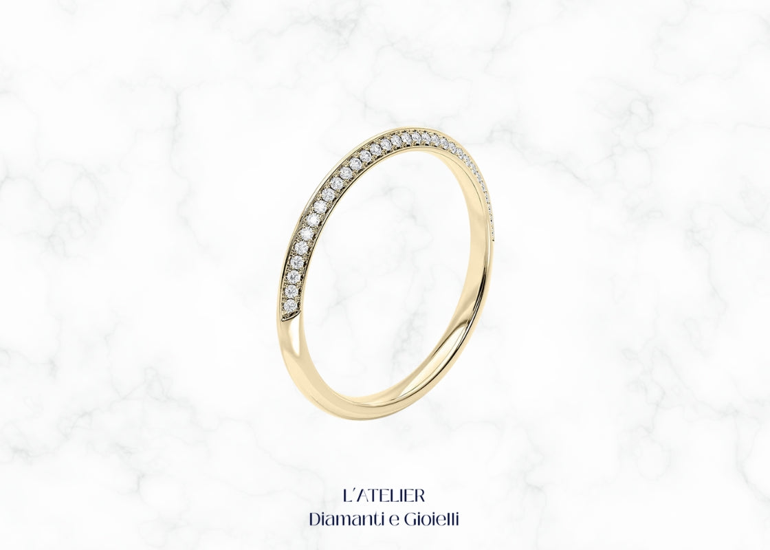 Elegante anello pavé in oro 18 carati con due file parallele di diamanti brillanti incastonati. Gioiello lussuoso e scintillante