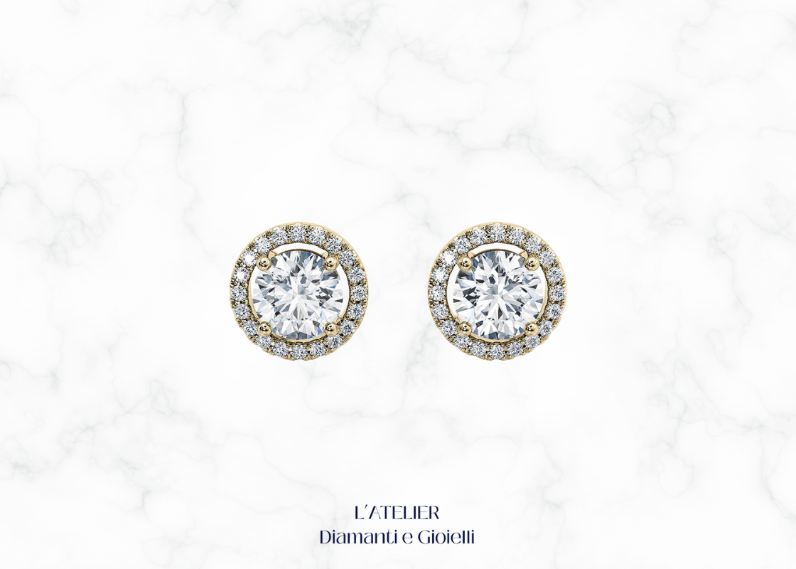 Eleganti orecchini halo in oro 18 carati con diamante centrale circondato da un pavé di diamanti più piccoli. Gioielli di lusso e raffinatezza