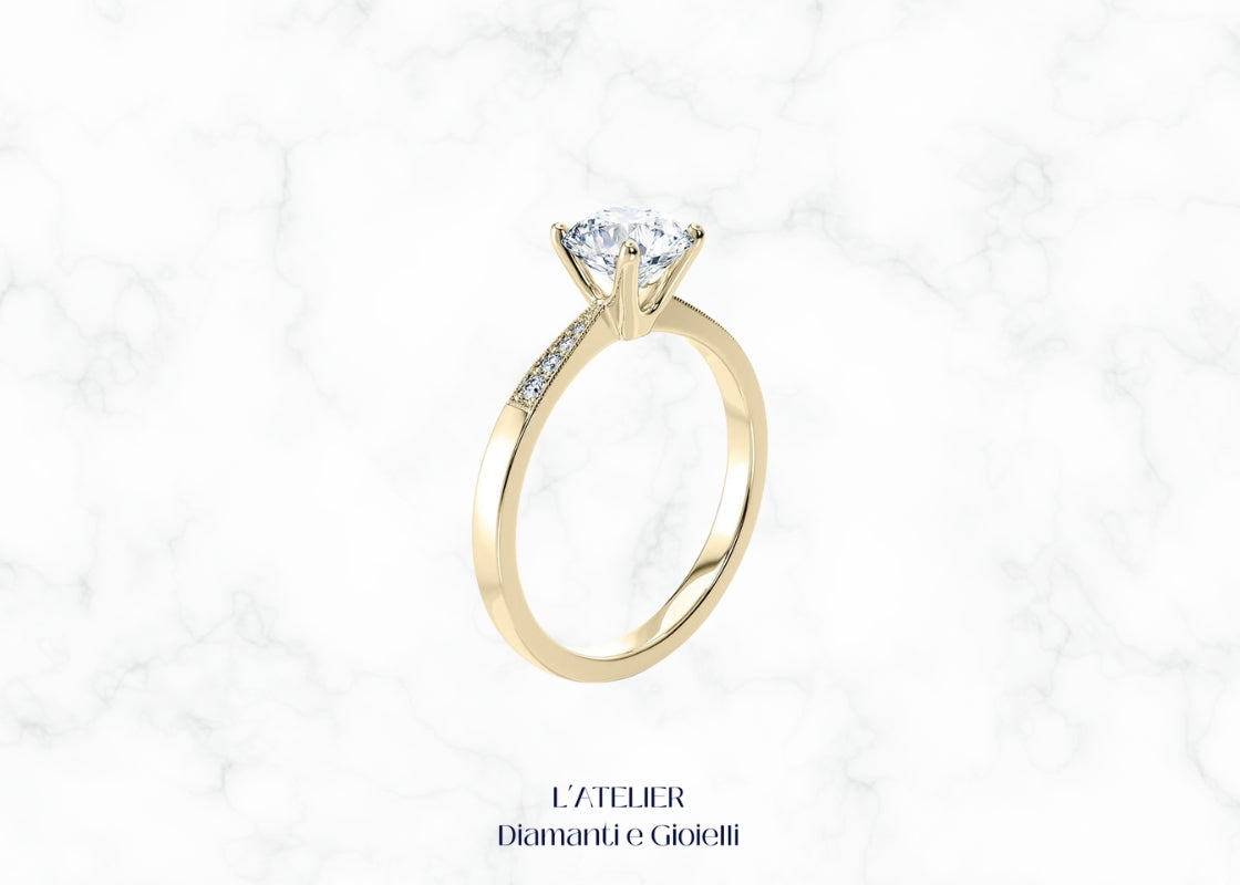 Anello di Fidanzamento "Sogno Vintage" in Oro 18kt con Diamante Centrale round e contorno di micro diamanti, dettaglio Milgrain, stile retrò Atelier Diamanti.