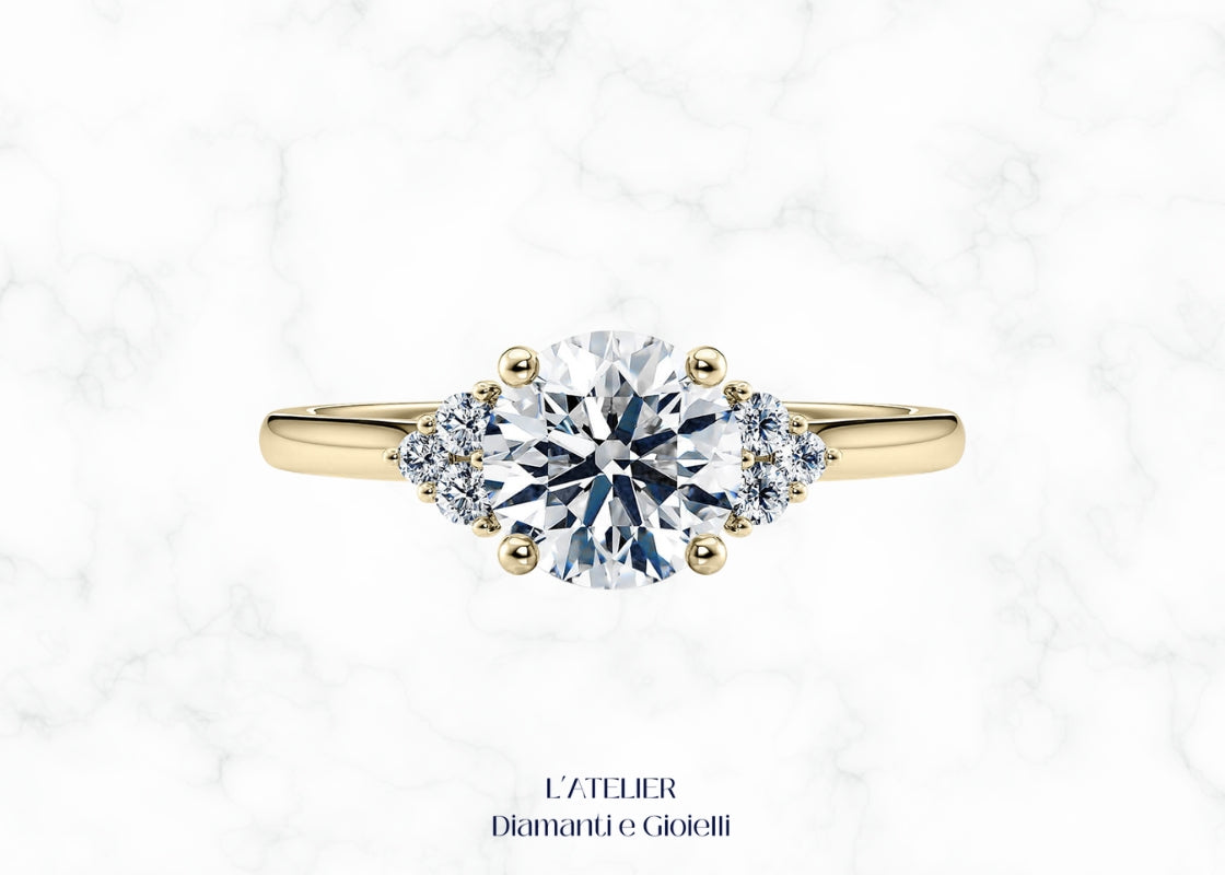 Elegante anello in oro 18 carati con diamanti, dal design luminoso che evoca il cielo stellato. Gioiello raffinato e brillante.