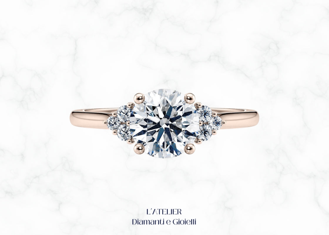 Elegante anello in oro 18 carati con diamanti, dal design luminoso che evoca il cielo stellato. Gioiello raffinato e brillante.