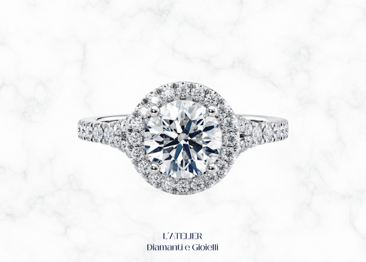 Lussuoso anello 'Eterna Luminosità' in oro 18 carati con diamanti brillanti, che irradia uno scintillio continuo. Gioiello simbolo di bellezza e promessa eterna.