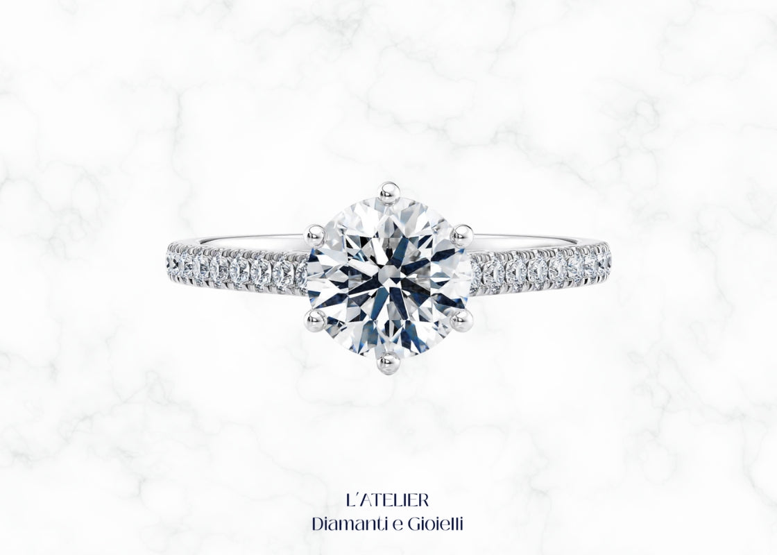 Elegante anello 'Luce Celeste' in oro 18 carati con diamante brillante, dal design luminoso che evoca una stella. Gioiello raffinato e scintillante