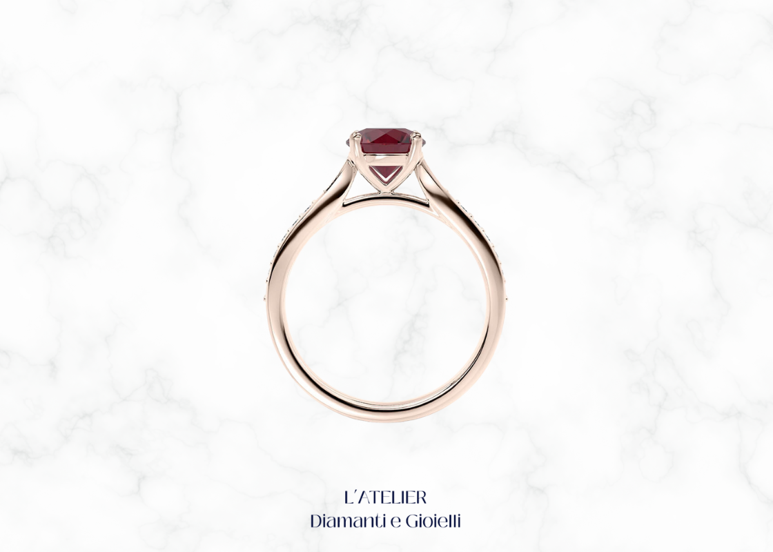 Anello di fidanzamento in Oro 18kt con Rubino Naturale rotondo in castone a griffe e Diamanti Naturali incastonati a pavé sul gambo.nello di fidanzamento in Oro 18kt con Rubino Naturale rotondo in castone a griffe e Diamanti Naturali incastonati a pavé sul gambo.