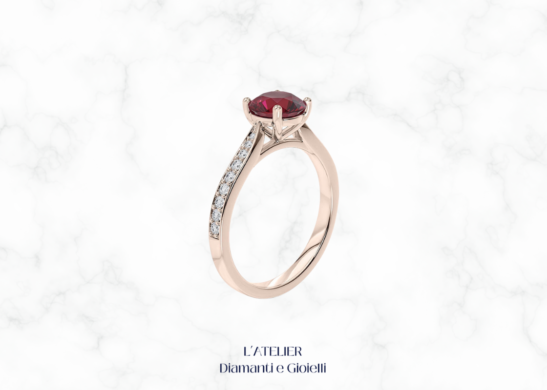 Anello di fidanzamento in Oro 18kt con Rubino Naturale rotondo in castone a griffe e Diamanti Naturali incastonati a pavé sul gambo.