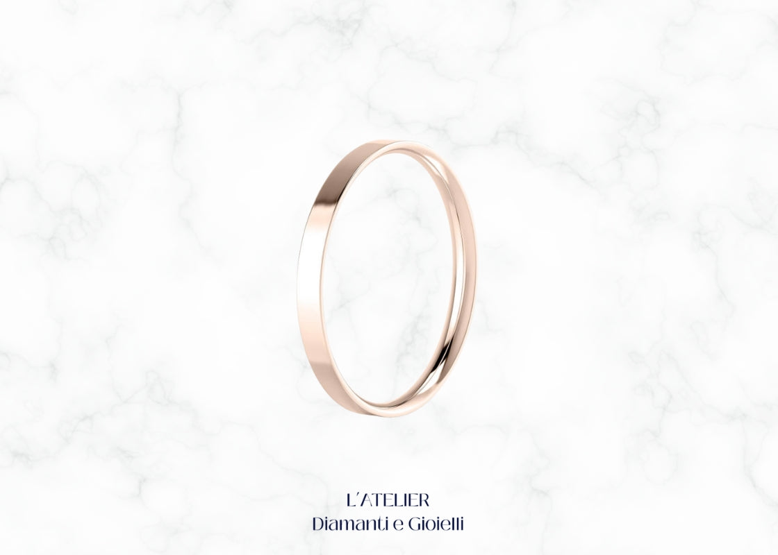 Dettaglio della fede classica in oro bianco 18k con fascia piatta e profilo interno smussato. Anello matrimonio moderno e confortevole.