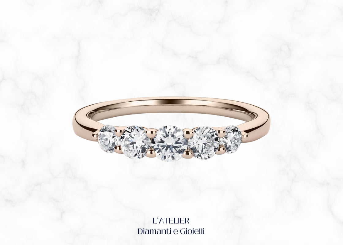 Gioiello di rappresentanza Veretta con 5 Diamanti in Oro 18kt al dito, design classico ed elegante, completamente personalizzabile Atelier Diamanti Roma.	