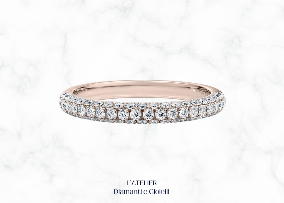 Anello "Unione Perfetta" in Oro 18kt, veretta curvo con diamanti per abbinamento armonioso a un solitario, gioielleria artigianale italiana.	