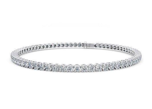 Elegante bracciale tennis in oro 18 carati con una fila continua di diamanti brillanti. Gioiello di lusso e raffinatezza
