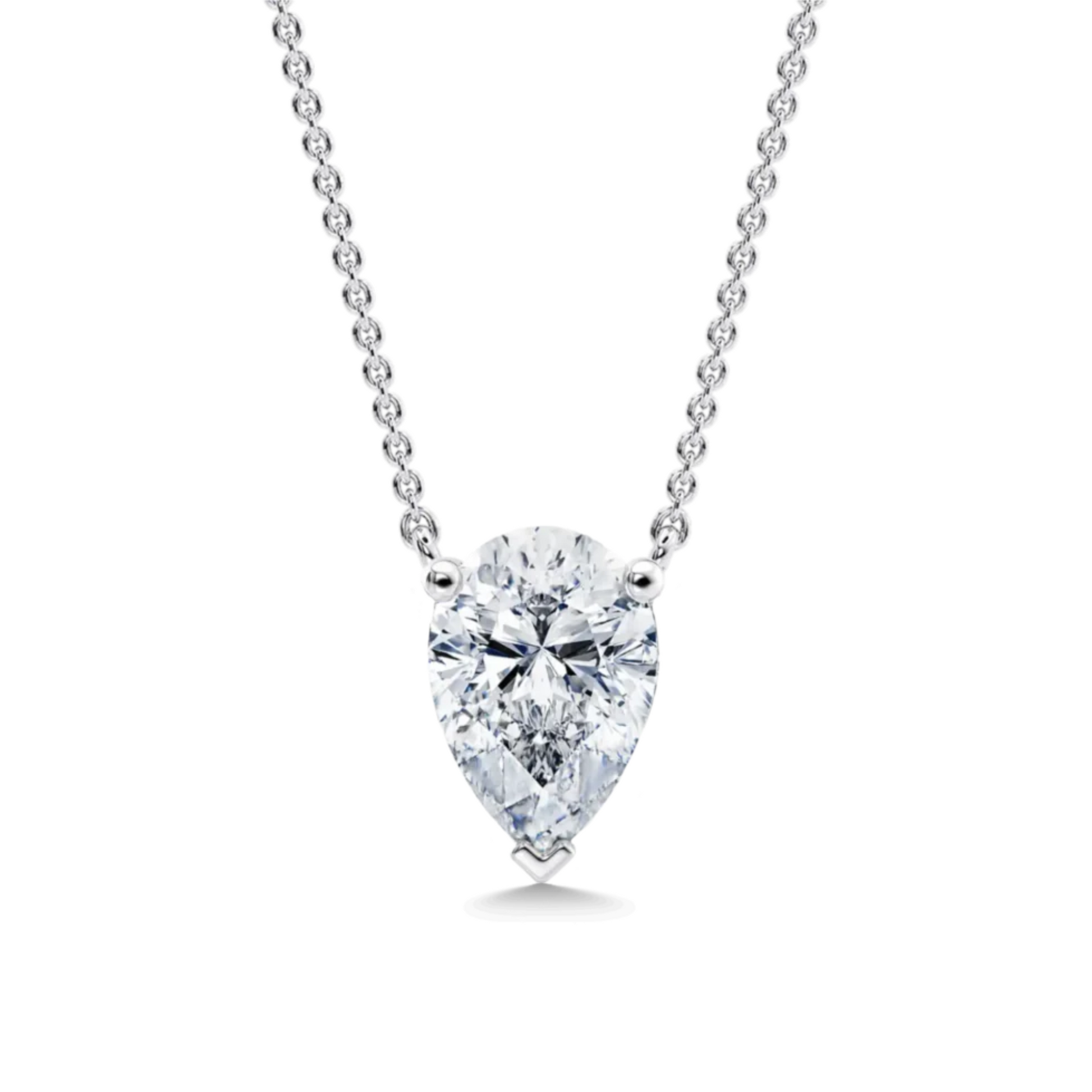 Elegante collana punto luce in oro 18 carati con un diamante a taglio goccia brillante. Gioiello raffinato e distintivo.