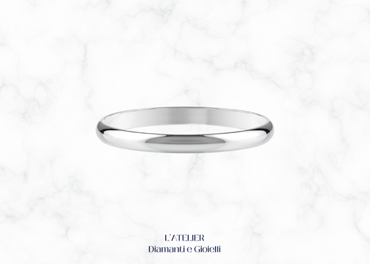 Fede nuziale classica Armonia in oro bianco 18kt, bombata e comfort. Gioiello artigianale italiano Atelier Diamanti per matrimonio.

